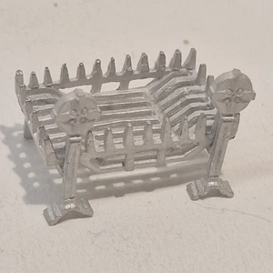 12th scale Dolls House Miniature Metal Fire Grate kit     RD23 - Picture 1 of 4
