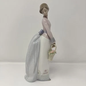 Lladro Basket of Love Figurine Girl with Flower Basket 7622 w/ Box - Picture 1 of 16