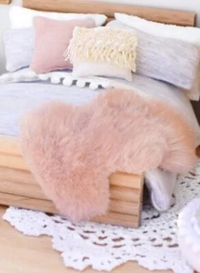 Miniature Dollshouse Accessories Fluffy Floor Mat/Rug Baby Pink 1:12th Scale - Picture 1 of 2