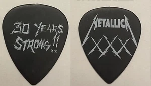 METALLICA 30 Jahre stark!! Schwarzes Gitarren-Plektrum - Bild 1 von 1