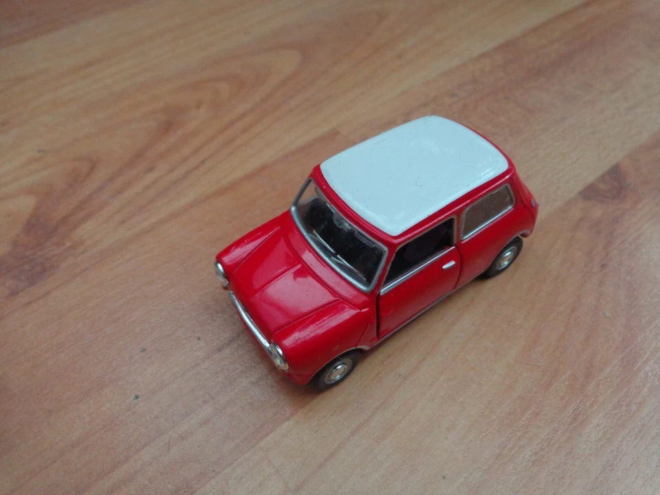 CORGI CARARAMA 1/43 MINI COOPER CLASSIC RED + WHITE ROOF DIECAST CAR - Image 1 of 1