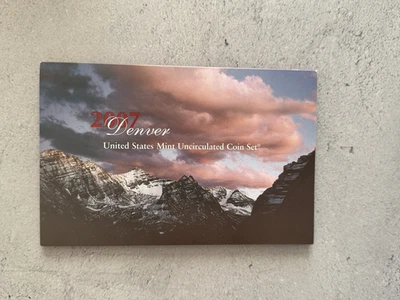 2007 Uncirculated Coin Set U.S Mint Denver OGP COA #2P6 - Image 1 of 3
