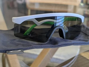 Vintage 1980er Oakley Rasierklinge Sonnenbrille grün weiß graue Gläser gebraucht, in einwandfreiem Zustand - Bild 1 von 15