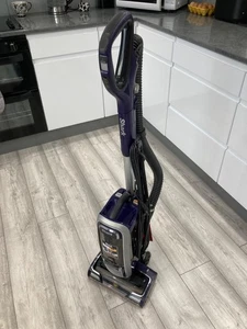 Excellent SHARK corded lift-away Vacuum cleaner - Picture 1 of 9