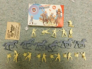 Airfix 1/32 54mm 7th Cavalry in 1975 issue box 24 pieces - Picture 1 of 4
