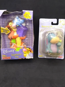 De colección. Paquete 2 juguetes Squeeze 'em Winnie Pooh Disney Fisher Price y Eeyore Squeeze - Imagen 1 de 7