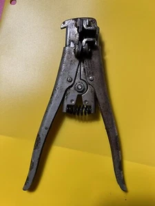 IDEAL INDUSTRIES ANTIQUE E-Z WIRE STRIPPER PLIERS, SYCAMORE, ILL - Picture 1 of 4