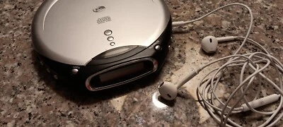 Reproductor de discos compactos programables Durabrand modelo CD855 y auriculares Foto 1 de 3