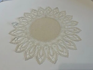 centrini vintage fatti a mano fine uncinetto bianco panna avorio pizzo amidato tondo - Foto 1 di 17