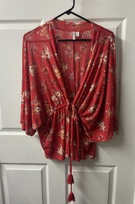 Borlas de corbata delanteras florales rojas cato envolventes medianas Foto 1 de 4