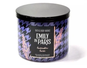 BATH & BODY WORKS EMILY IN PARIS LAVENDER LUXE 3-DOCHT DUFTKERZE GROSS 14,5 - Bild 1 von 4