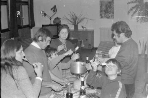 Konvolut 20 alte Foto Negative 35mm Spule Familie Urlaub Treffen Jahr. 1960 70 - Bild 1 von 21