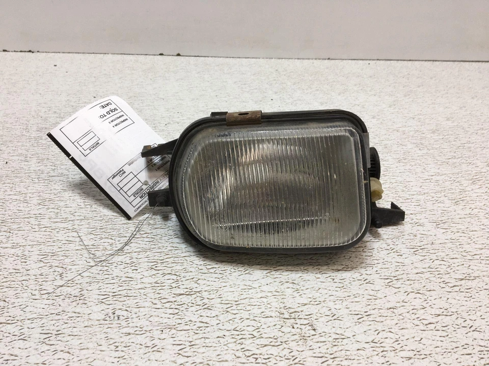 01 02 03 04 Luz delantera izquierda mercedes-benz clase c Foto 1 de 2