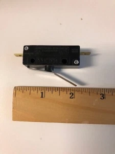 Microinterruptor al105m-y unimax 15 amperios n.c. 125-250vac con palanca - Imagen 1 de 2
