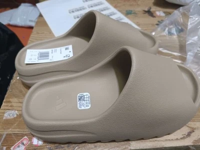 Adidas Yeezy Slides "Puro" Foto 1 de 4