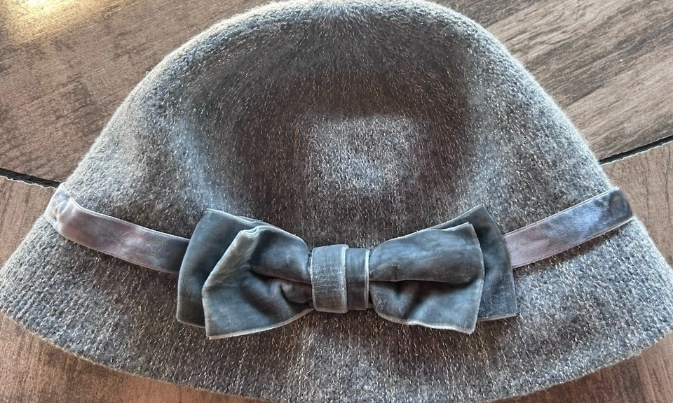 Sombrero August mezcla de lana con lazo.  Sistema operativo gris con rosca metálica plateada Foto 1 de 4