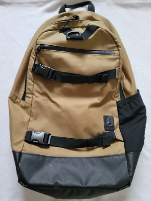 Bolso para portátil Nixon Ransack Skateboard caqui/marrón y negro Foto 1 de 4