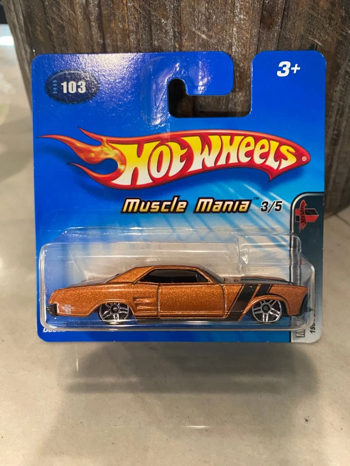 2005 Hot Wheels Muscle Mania 1964 Buick Riviera Short Card - Immagine 1 di 1