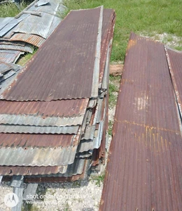 FULL SHEET RECLAIMED METAL BARN ROOFING TIN (T1)   1 sheet 42" x 26" - Picture 1 of 3