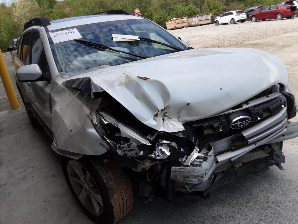 Motor de arranque usado serve: 2013 Subaru Legacy AT grau A - Imagem 1 de 4