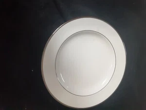 Wedgewood Bone China Serving Plate Carlyn W4302 13 1/8 Inch Diameter - Picture 1 of 9