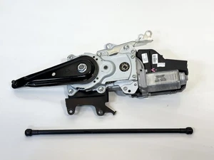 2008 - 2013 Toyota Highlander Rear Liftgate Hatch Power Lid Lift Motor Assembly - Picture 1 of 8