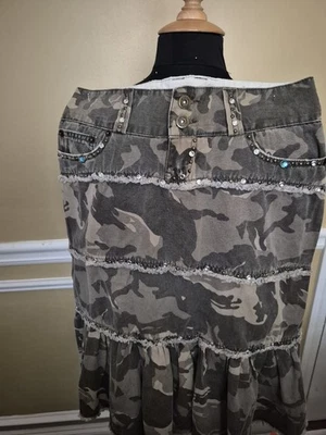 Falda midi estampado camuflaje Miss Me talla pequeña Foto 1 de 3