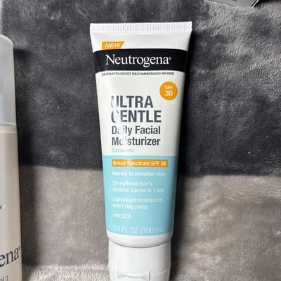 Neutrogena Ultra Gentle Daily Facial Moisturizer with SPF 30 Sunscreen 100ml - Image 1 of 2