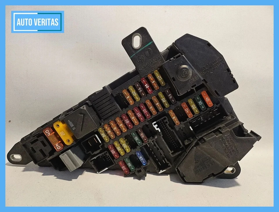 Original BMW E61 525i 192 PS fuse box 6906558-07 - Image 1 of 4