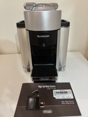Máquina de café e espresso Nespresso Vertuo De'Longhi usada sem caixa ENV135S - Imagem 1 de 4