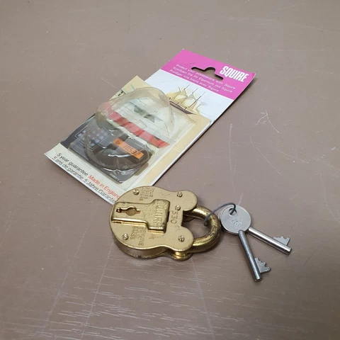 NEW - Vintage SQUIRES OLD ENGLISH Solid Brass 330 Padlock WITH KEY Collectable Cover