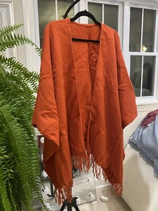 100% Lambswool Portolano Fringed Cape/Shawl/Ruana In A Beautiful Pumpkin Shade - Picture 1 of 10