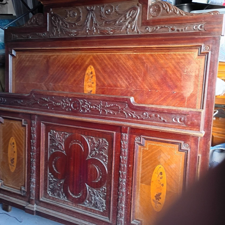 Victorian High Back Antique Bed - Tiger Oak / Quarter Sewn Oak - Full size. - Image 1 of 1