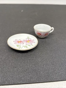 E1 Vintage Miniatur Teetasse mit Untertasse Floral Rosa Blumen Unmarkiert Ga0 - Bild 1 von 10