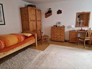 update: verkauft!!!!Schlafzimmer helles Massivholz sehr gut erhalten - Bild 1 von 5