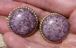VINTAGE SILVERTONE PLASTIC PURPLE MOTTLE CLIP ON EARRINGS 70s 80s LOVELY FAB - Picture 1 of 6