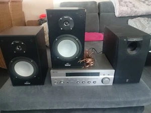 Subwoofer von Yamaha+ zwei Magnat Boxen und einem Yamaha Verstärker - Bild 1 von 4