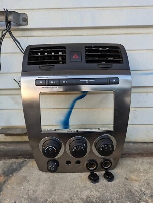 06-10 Hummer H3 H3T painel central rádio aquecedor controle moldura acabamento surround fabricante de equipamento original - Imagem 1 de 4