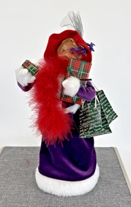 Byers' Choice The Carolers Frau mit Boa, Mütze & Geschenke 2004 Original Weihnachten - Bild 1 von 6