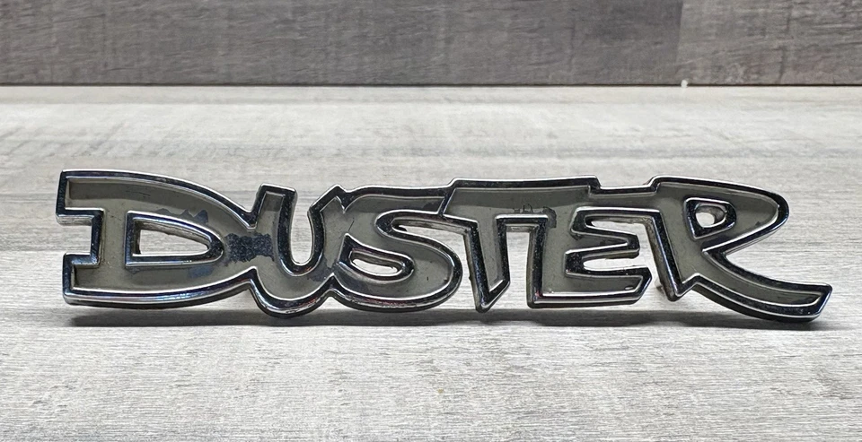 De colección Plymouth Chrysler Dodge Duster Mopar 1972-76 emblema 46430 pieza OEM Foto 1 de 2
