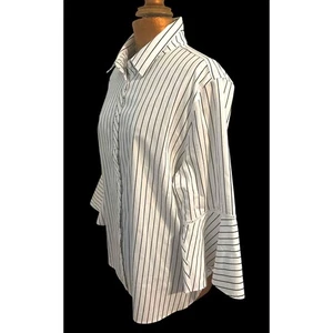 Neu mit Etikett $ 119 Chico’s bügelfreies Stretch-Top mit ausgestellten Ärmeln schwarzweiß gestreift Größe 3,5 XL - Bild 1 von 6