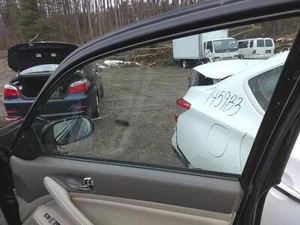 06 INFINITI G35 Front Door Glass/window 4 Dr (sdn) Right - Picture 1 of 1