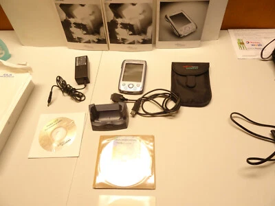 Fujitsu Siemens LOOX 600 - Image 1 of 4