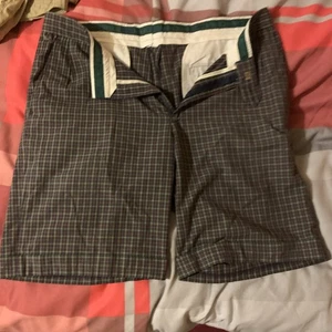 Lacoste Men's Shorts Trendy Good Condition - Picture 1 of 4