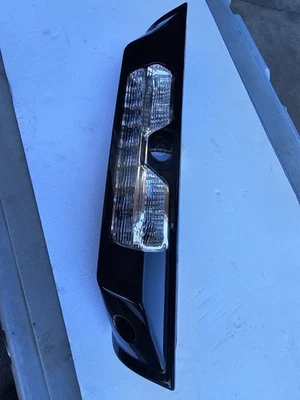 Ram 1500-3500 2019-2025 luz de freno de montaje alto con cámara P# 68523966 Foto 1 de 4