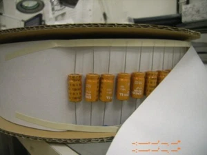 (25PCS) 47UF 100V EPCOS CONDENSADOR ALUMINIO ELECTROLÍTICO 12X25M B41684-B9476-T009 - Imagen 1 de 3