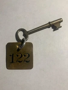 Llavero de latón vintage con llave de esqueleto # 122 RARO - Imagen 1 de 2