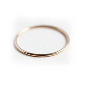 Bague de mariage fine ronde en or jaune massif 22 carats 1 mm ou empilable maigre - Photo 1 sur 1