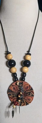 Collar hecho a mano con cuentas de madera pintado a mano firmado Bettie Lake Foto 1 de 4