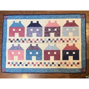 Case trapuntate fatte a mano decorazione da appendere a parete patchwork colorato - Foto 1 di 3